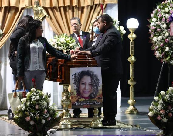 Los restos de la abogada María Belén Bernal fueron sepultados este viernes, 23 de septiembre, en Quito.
