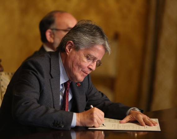 Guillermo Lasso ha emitido 13 decretos relacionados a estado de excepción.
