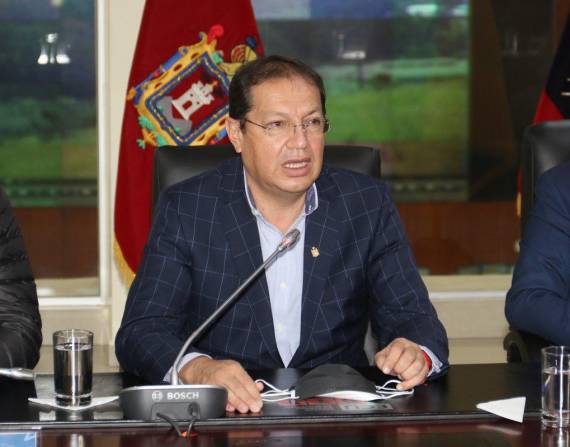 Santiago Guarderas, alcalde de Quito, dLa prestación de servicios públicos para más de tres millones de habitantes corre peligro de pa ralizarse.