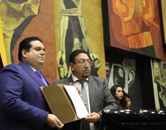 Juan Carlos Larrea posesionado como nuevo Procurador General del Estado