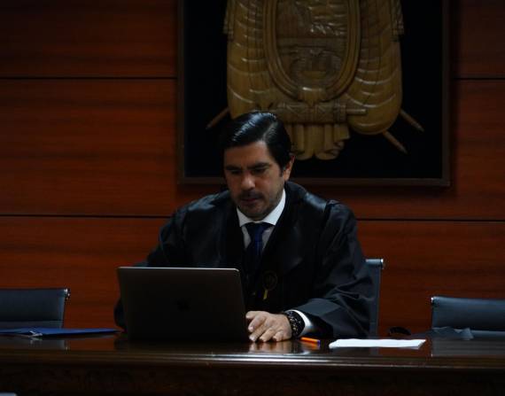 El juez Luis Rivera envió una solicitud para que el Parlamento, donde el correísmo es la primera fuerza con 51 de los 137 asambleístas, sea el que autorice o no el enjuiciamiento de Glas.