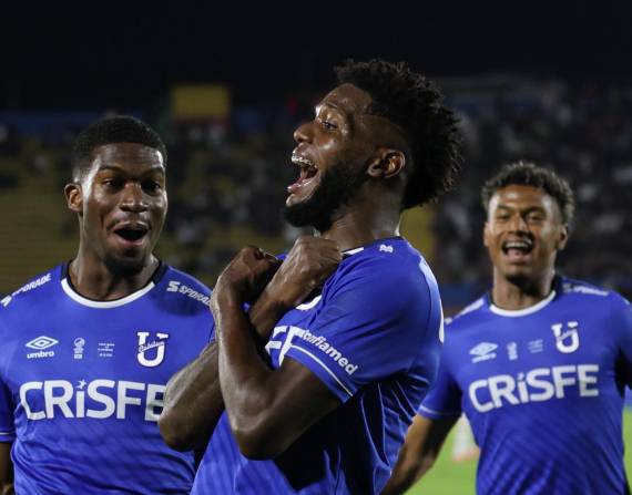 José Fajardo celebra el tercer tanto de la U Católica en la final de la Copa Ecuador ante Liga de Quito.