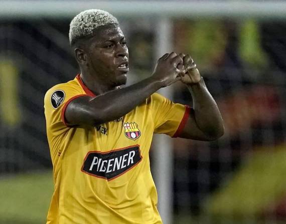 Según el propio presidente de los 'canarios', Carlos Alfaro Moreno, a cambio del préstamo de ambos futbolistas, se estableció una cláusula.