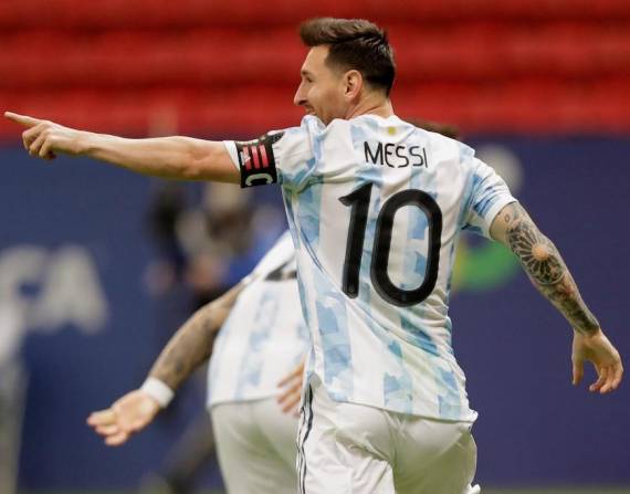 Messi celebra con Argentina.
