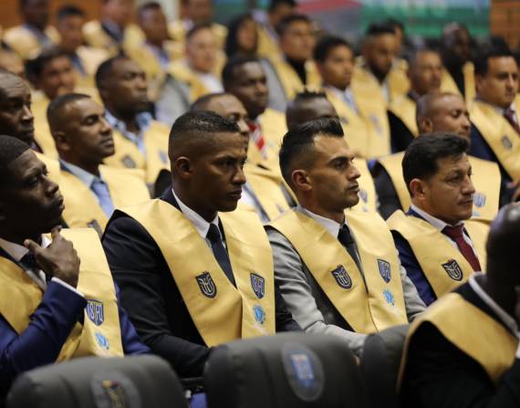 FEF entregó licencia de entrenadores a varias glorias del fútbol nacional