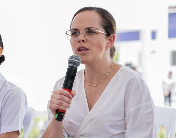 La ministra María Brown en un evento con el presidente Lasso.