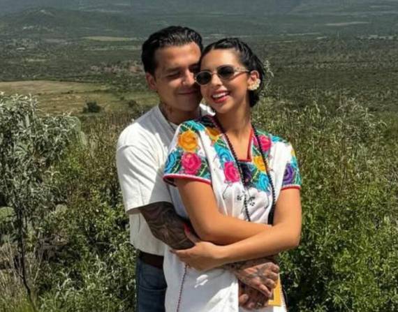 Nodal y Ángela Aguilar durante una de sus vacaciones en México.
