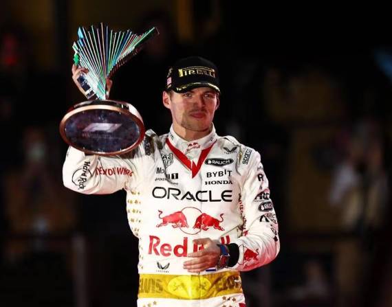 Max Verstappen celebrando su victoria en la Fórmula 1.