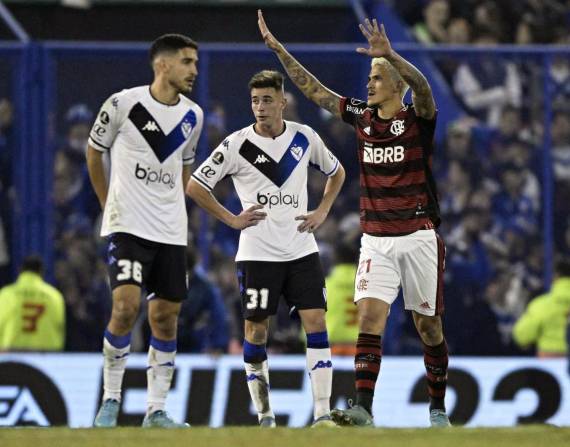 Flamengo celebró en la casa de Vélez en la semifinal de ida.