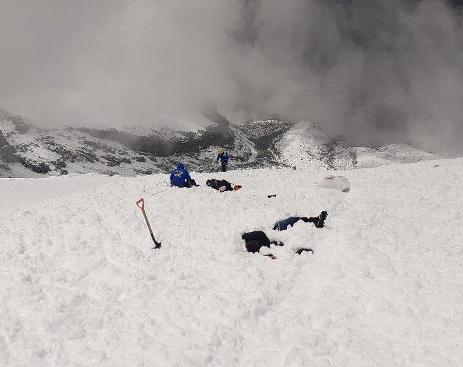 Continúan labores de búsqueda y rescate, tras avalancha en volcán Chimborazo