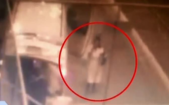 Imágenes de &quot;enfermeras&quot; entrando a la cárcel de Guayaquil