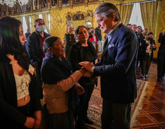 El presidente Guillermo Lasso se reunió con la familia del militar fallecido.