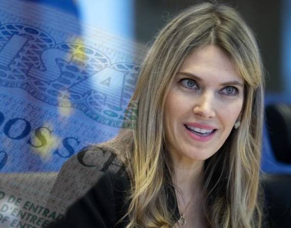 La socialista Eva Kaili, vicepresidenta del Parlamento Europeo, fue inculpada y encarcelada el domingo en Bélgica por un presunto caso de sobornos.
