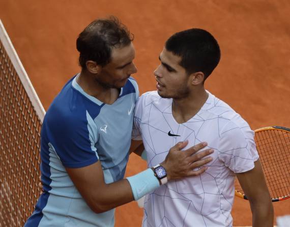 Carlos Alcaraz ha igualado a Rafael Nadal al ganar el mismo año dos de los grandes torneos de tenis que se celebran en España