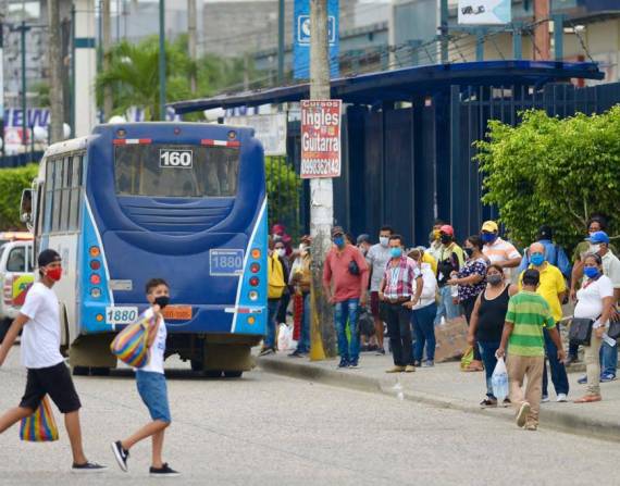 El presidente del gremio de transportistas urbanos de Guayaquil, Christian Sarmiento descartó que se paralice el transporte en la ciudad. API/Archivo
