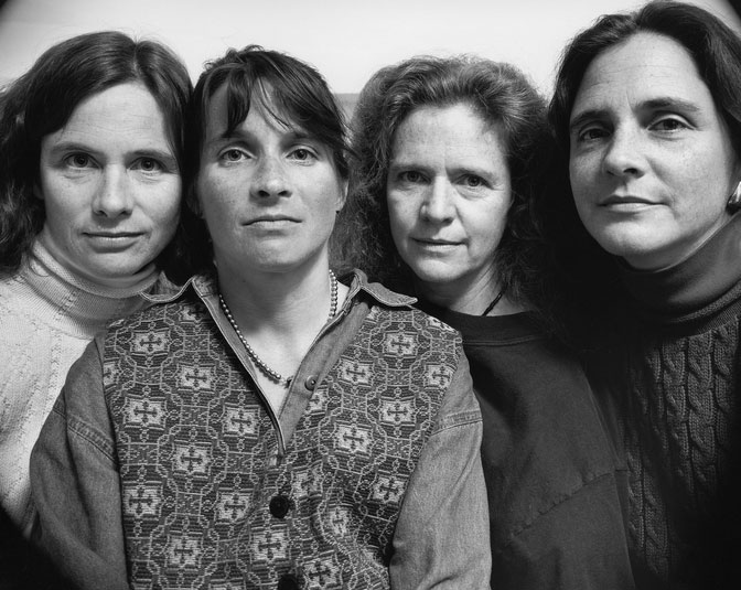 (VIDEO) Estas hermanas se fotografiaron juntas cada año durante 4 décadas