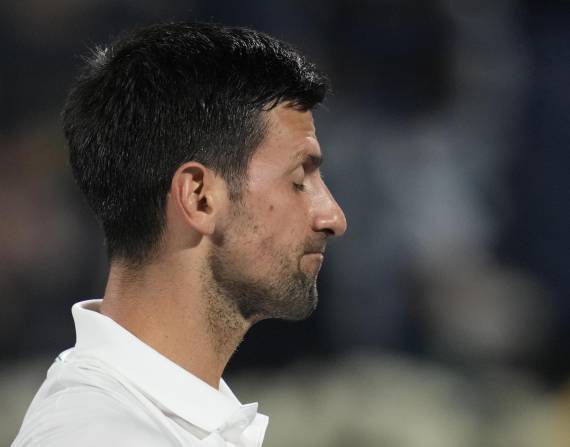 Novak Djokovic durante su partido contra Jiri Vesely en los cuartos de final del Campeonato de Dubái.