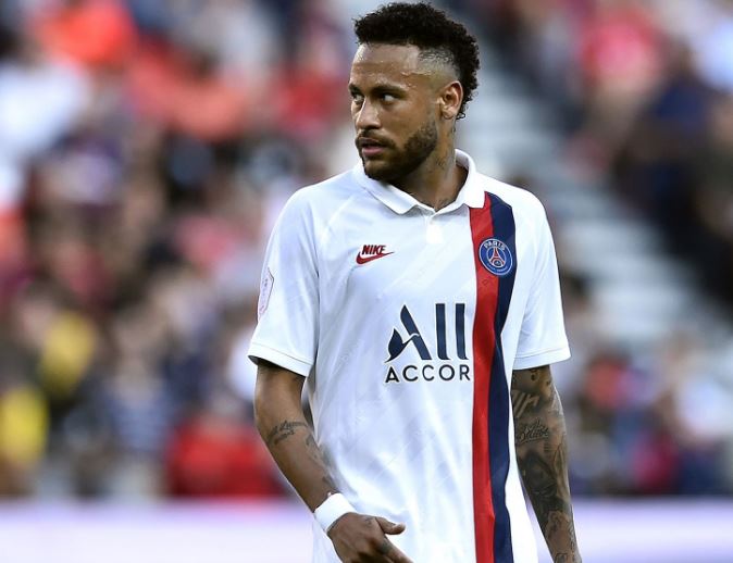 Neymar le pagaría 11.000 euros a sus amigos