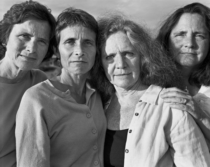 (VIDEO) Estas hermanas se fotografiaron juntas cada año durante 4 décadas