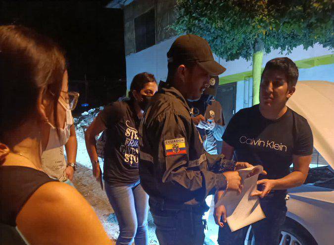 Foto de Banny Molina siendo detenido por la Policía Nacional, el 9 de agosto de 2022, por investigación por el delito de usurpación y simulación de funciones públicas.