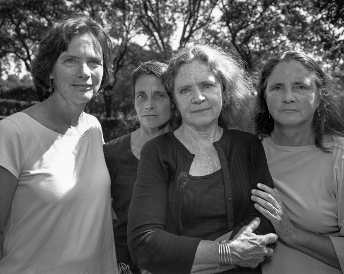 (VIDEO) Estas hermanas se fotografiaron juntas cada año durante 4 décadas