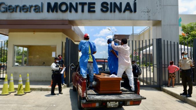 Guayaquil: Muertes por COVID-19 suben a 14 al día