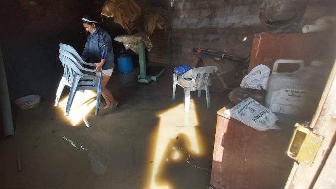 Más de 6 horas de lluvia deja afectaciones en Portoviejo y Montecristi