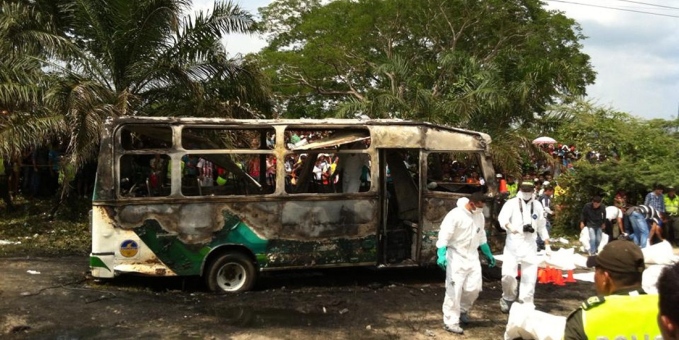 Colombia: realizan pruebas con familiares para identificar víctimas de bus incinerado