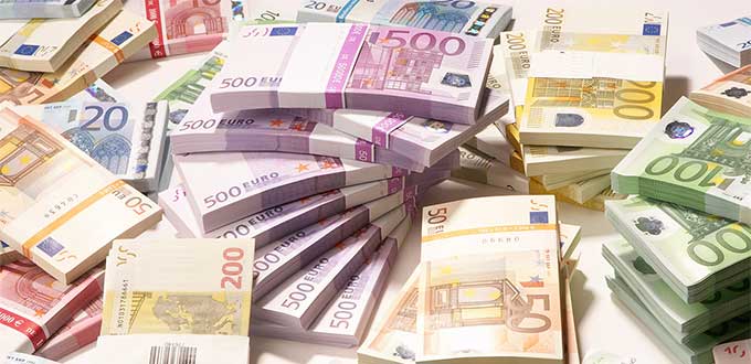 Aparecen fajos de billetes atascados en retretes en Suiza