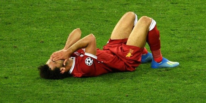 Salah salió lesionado y es duda para jugar ante Barcelona