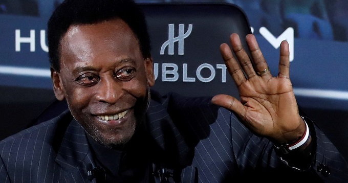Pelé es operado con éxito en Brasil de un cálculo renal