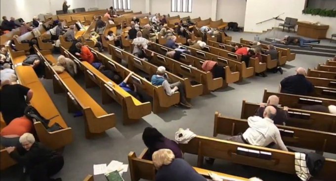 EEUU: feligreses matan a hombre que abrió fuego en iglesia