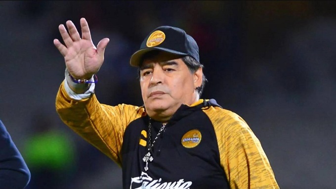 Maradona se sometió con éxito a cirugía de rodilla