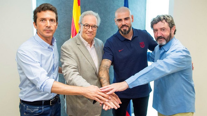 Víctor Valdés regresa al Barcelona como entrenador