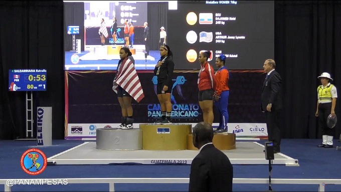 Neisi Dajomes logra tres medallas de oro