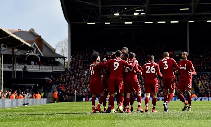 Liverpool vence al Fulham y lidera la Premier League