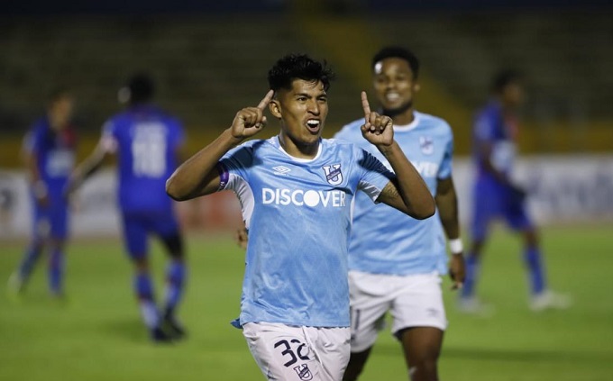 Universidad Católica, nuevo puntero tras ganar en casa