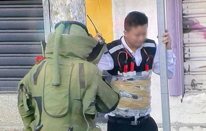 Hombre con explosivos en Guayaquil: ¿cómo es el traje especial que utiliza el GIR?