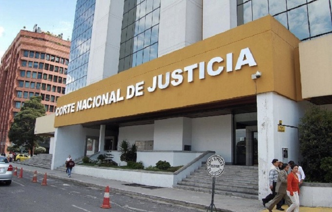 Defensa de Correa y Romero piden diferir audiencia