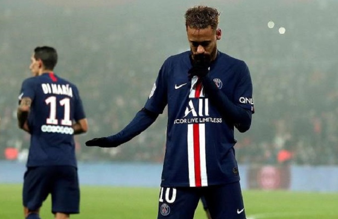 Francia anunciará recorte en los salarios de sus futbolistas