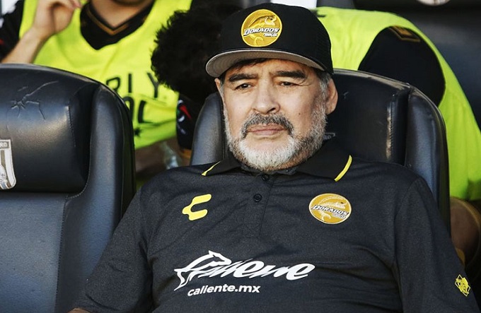Maradona se postuló para dirigir al United
