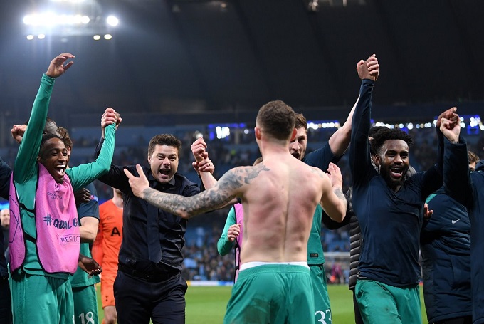 La celebración del Tottenham por su hazaña en Holanda