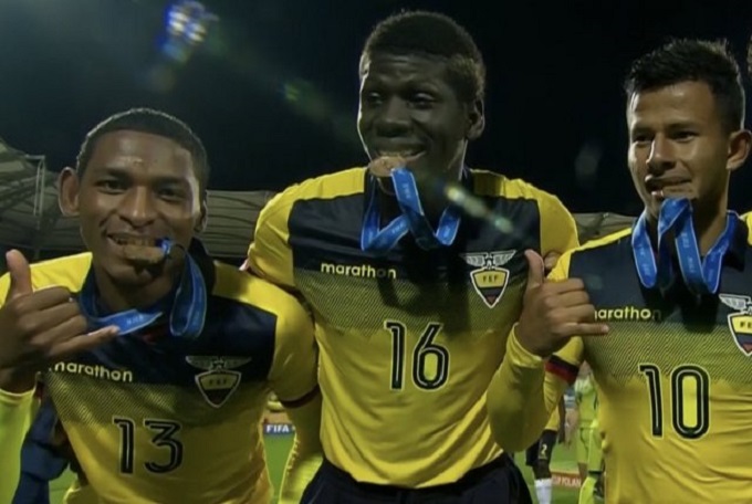 El baile de La Máquina Quinteros en el vestuario