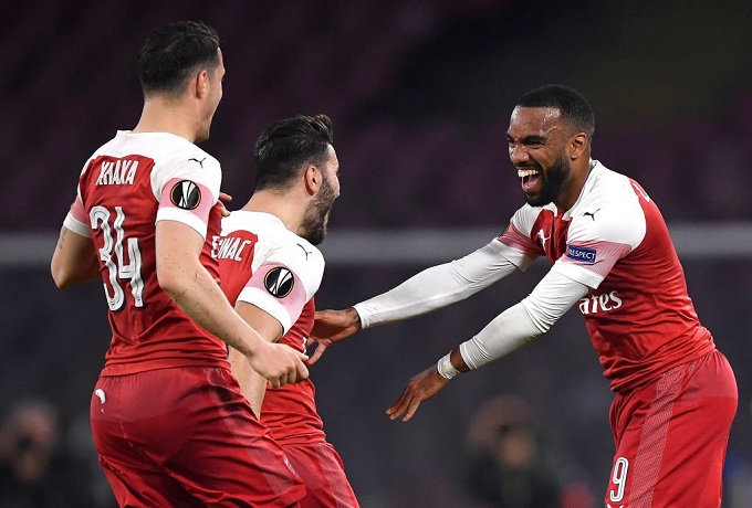 Arsenal dejó en el camino al Napoli