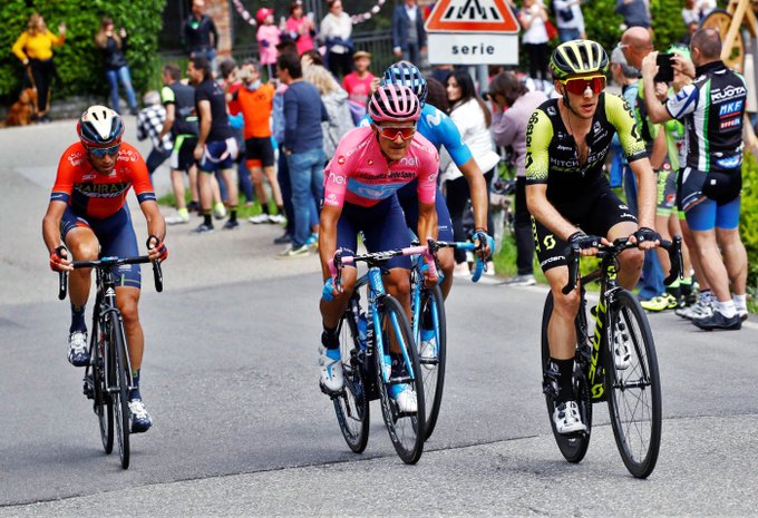 Richard Carapaz mantiene el liderato del Giro de Italia