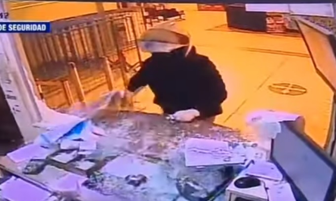 Violento asalto en boleterías de terminal de Santa Elena