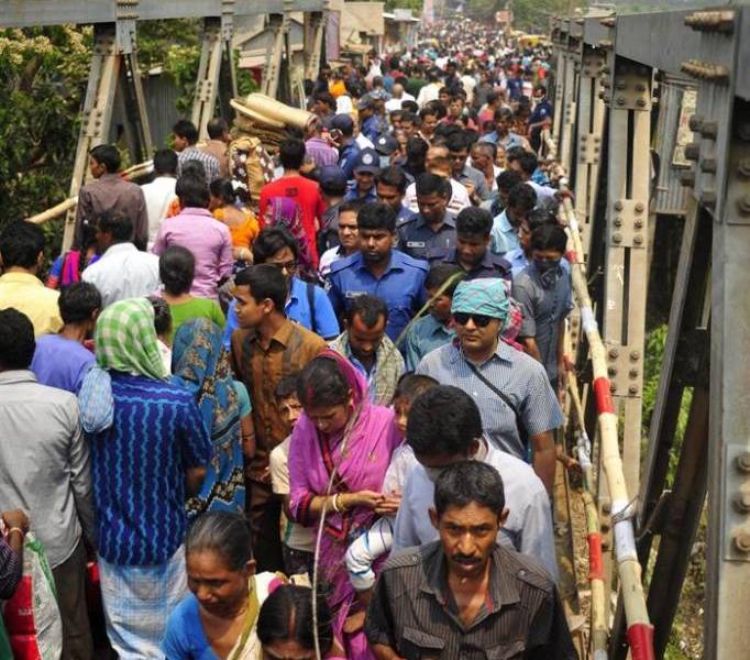 Al menos 10 muertos por estampida en festival hindú en Bangladesh