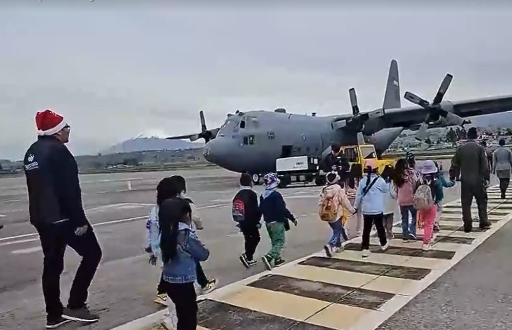 200 niños de Cotopaxi volaron por primera vez gracias a programa de la FAE.