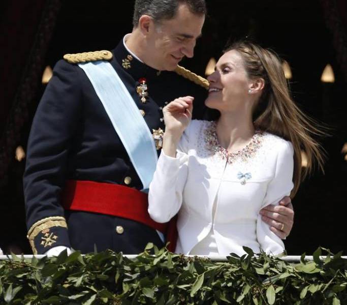 Felipe VI ofrece una Monarquía renovada y animó a construir unidos el futuro