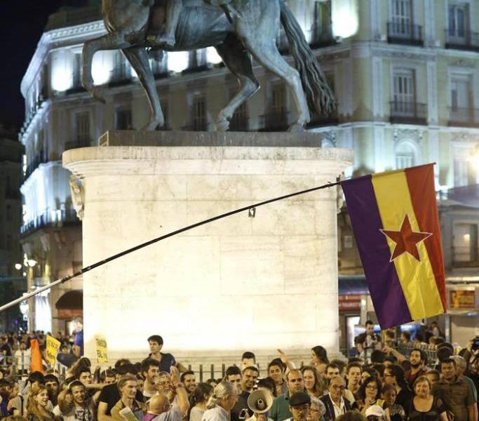 Miles de personas se manifiestan en Madrid a favor de la república